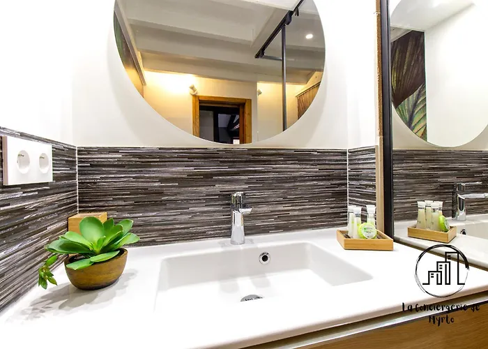 The Nest, Parking, Centre, Vue Sur La Cathédrale *